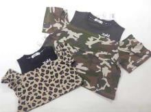 LOGO花纹分层��样肩开短长度短袖T恤